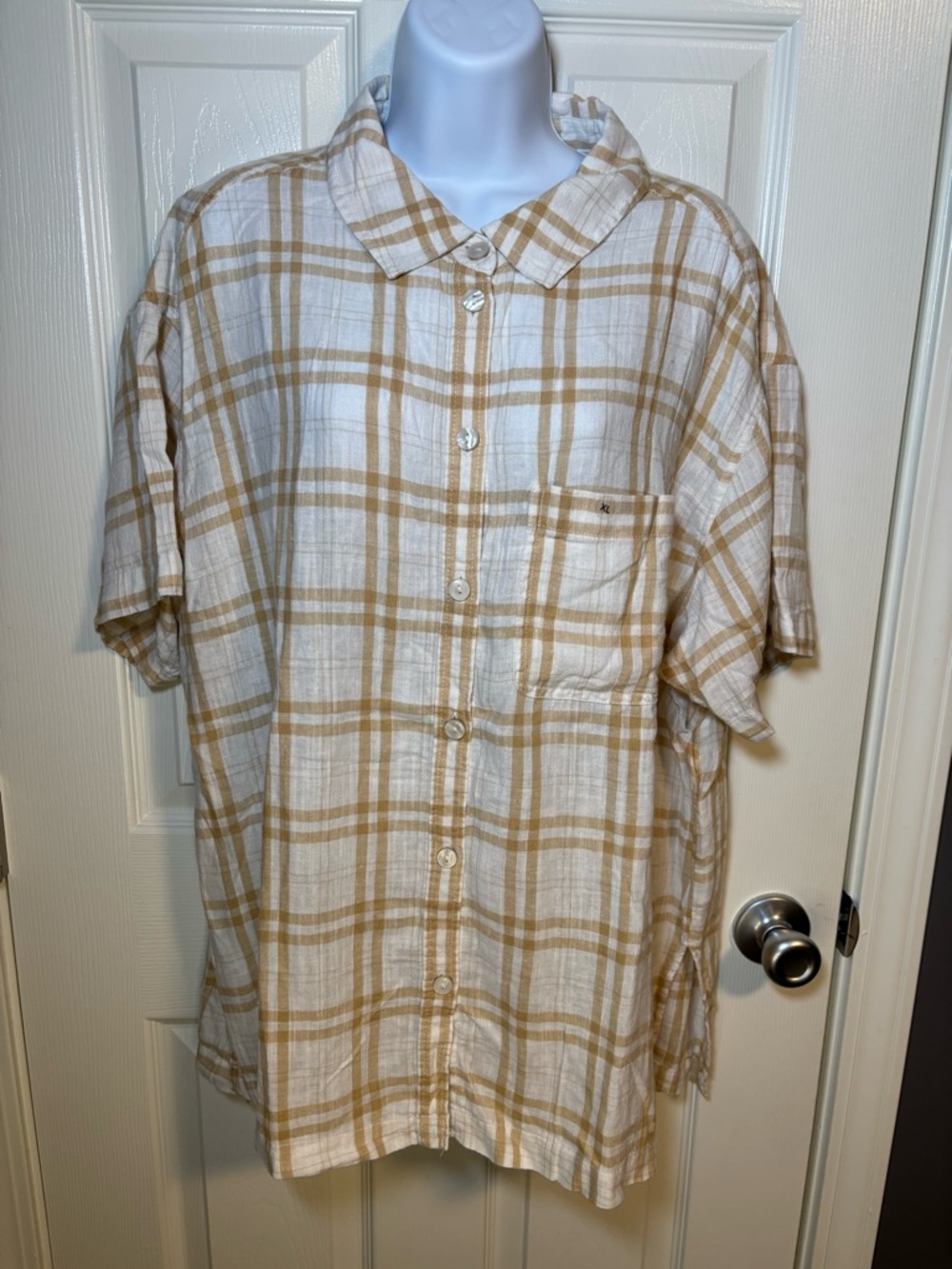 American Eagle tan + white plaid button up shirt Size XL NWT